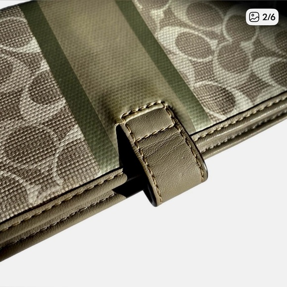 🍍Coach Khaki and Olive Signature Wallet - Picture 2 of 6